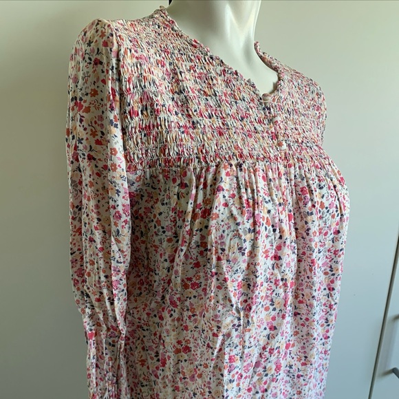 Cynthia Rowley 3/4 sleeve floral smocked prairie blouse - Picture 2 of 5